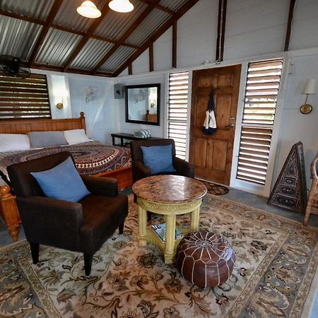 Katamah Beachfront Guesthouse เทรเชอร์ บีช ภายนอก รูปภาพ