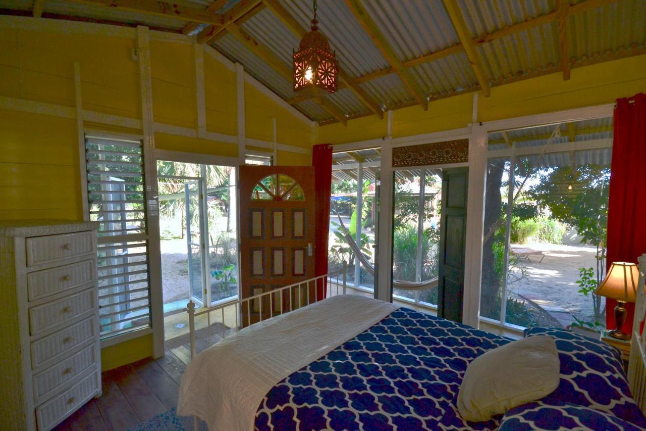 Katamah Beachfront Guesthouse เทรเชอร์ บีช ภายนอก รูปภาพ